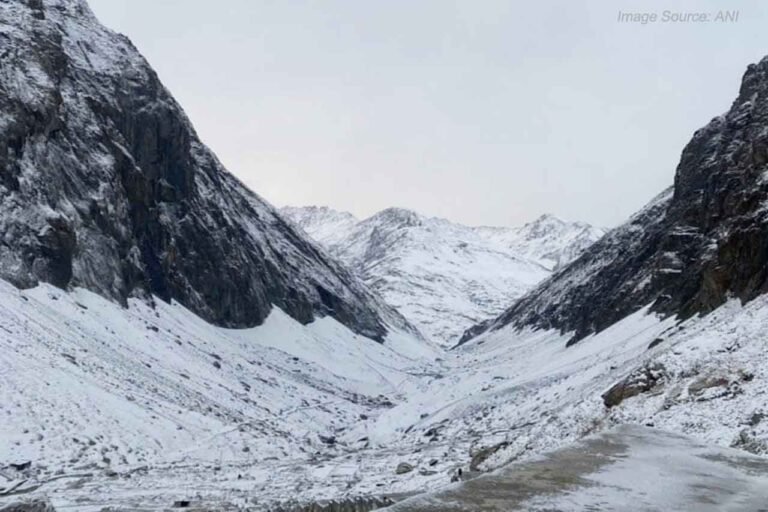 Kashmir News - First snowfall of the season