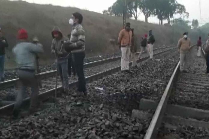 Naxalites blast damaged railway tracks in Jharkhand