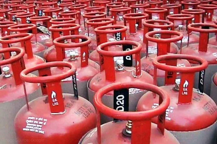 commercial LPG gas cylinder has increased by Rs 250