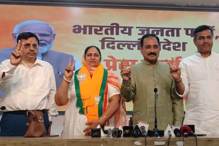 AAP councillor Sunita joins BJP