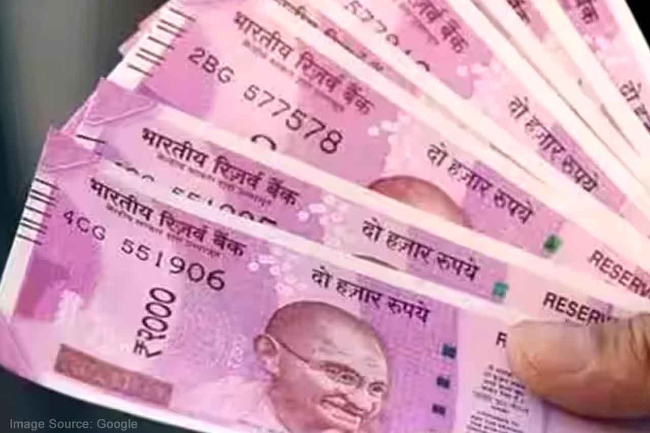 2000 rupee notes out of circulation in the country, can be exchanged in banks until 30 September