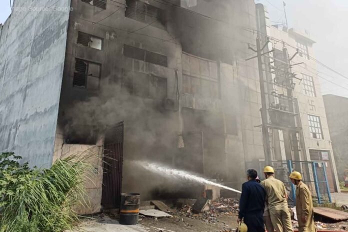 Fierce fire in chemical factory in Delhi Bawana