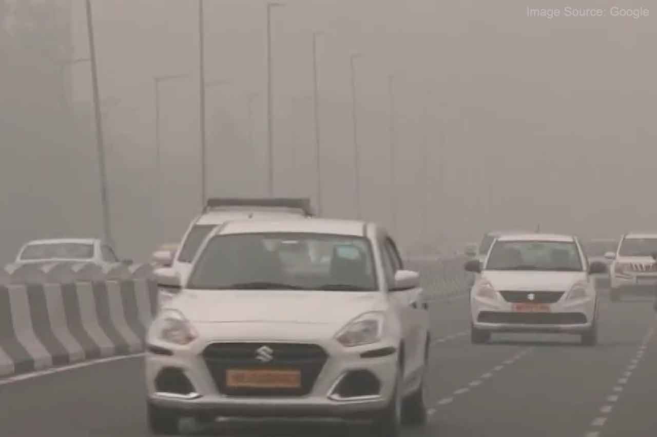 Air quality in Delhi reaches severe category, schools closed after AQI crosses 400