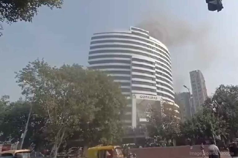 Fire breaks out in Delhi Barakhamba building