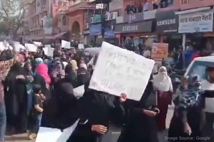 Muslim girl students protest in Jaipur against Balmukund Acharya