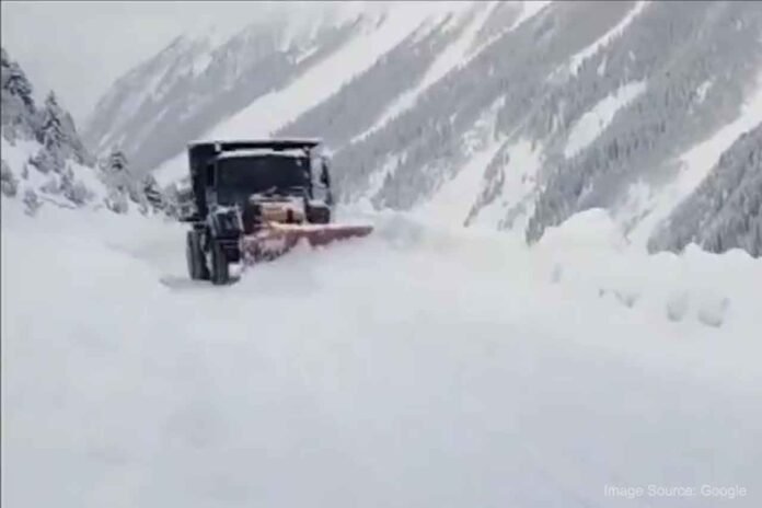 Snow clearance operation underway from Ranga Baltal