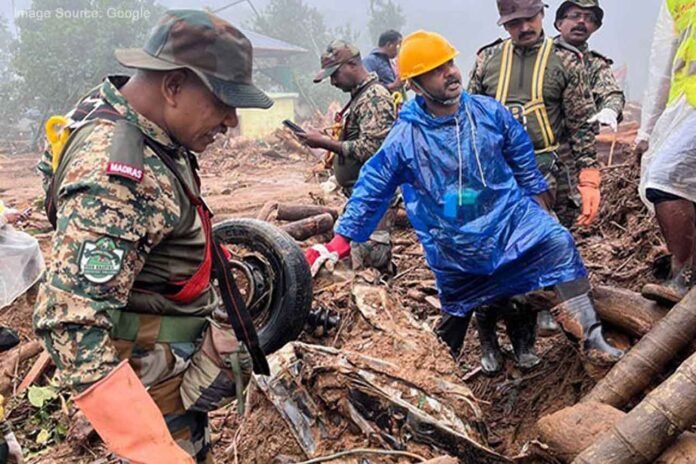 Army rescued 4 people with the help of helicopter in Wayanad accident